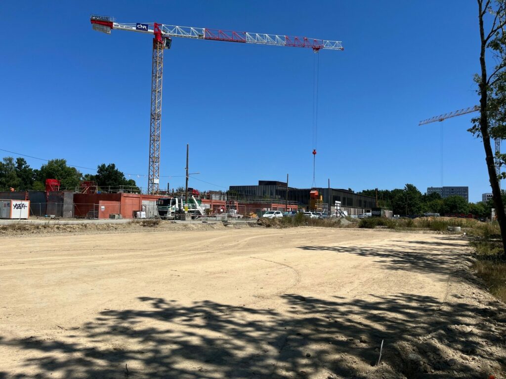 TERRASSEMENTS Achevés le 11 juillet 2025. vue prise du Sud Ouest.