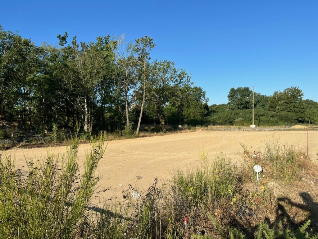 TERRASSEMENTS Achevés le 11 juillet 2025. Vue prise du Nord Est.